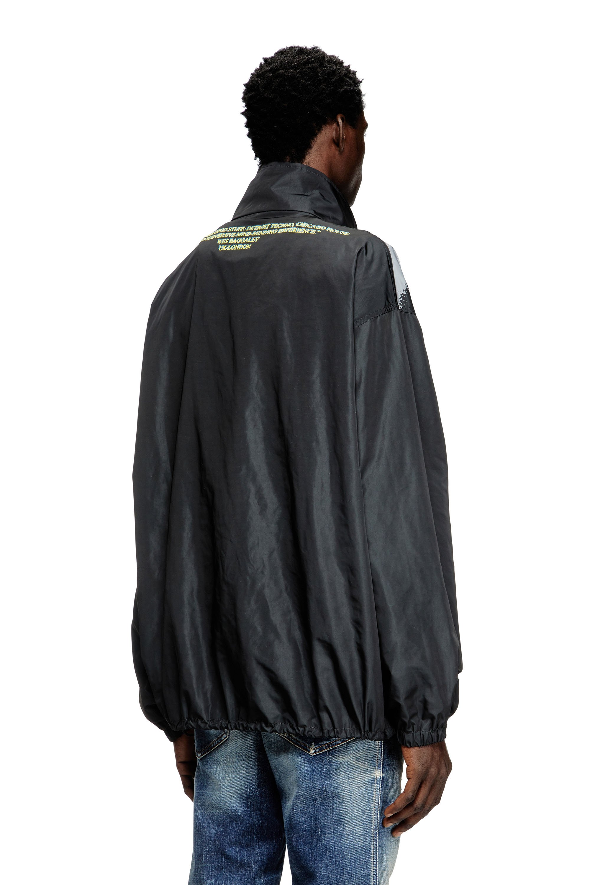 Diesel - J-ERIK, Chaqueta de tejido técnico con estampado de letras de canciones Unisex in Negro - 3
