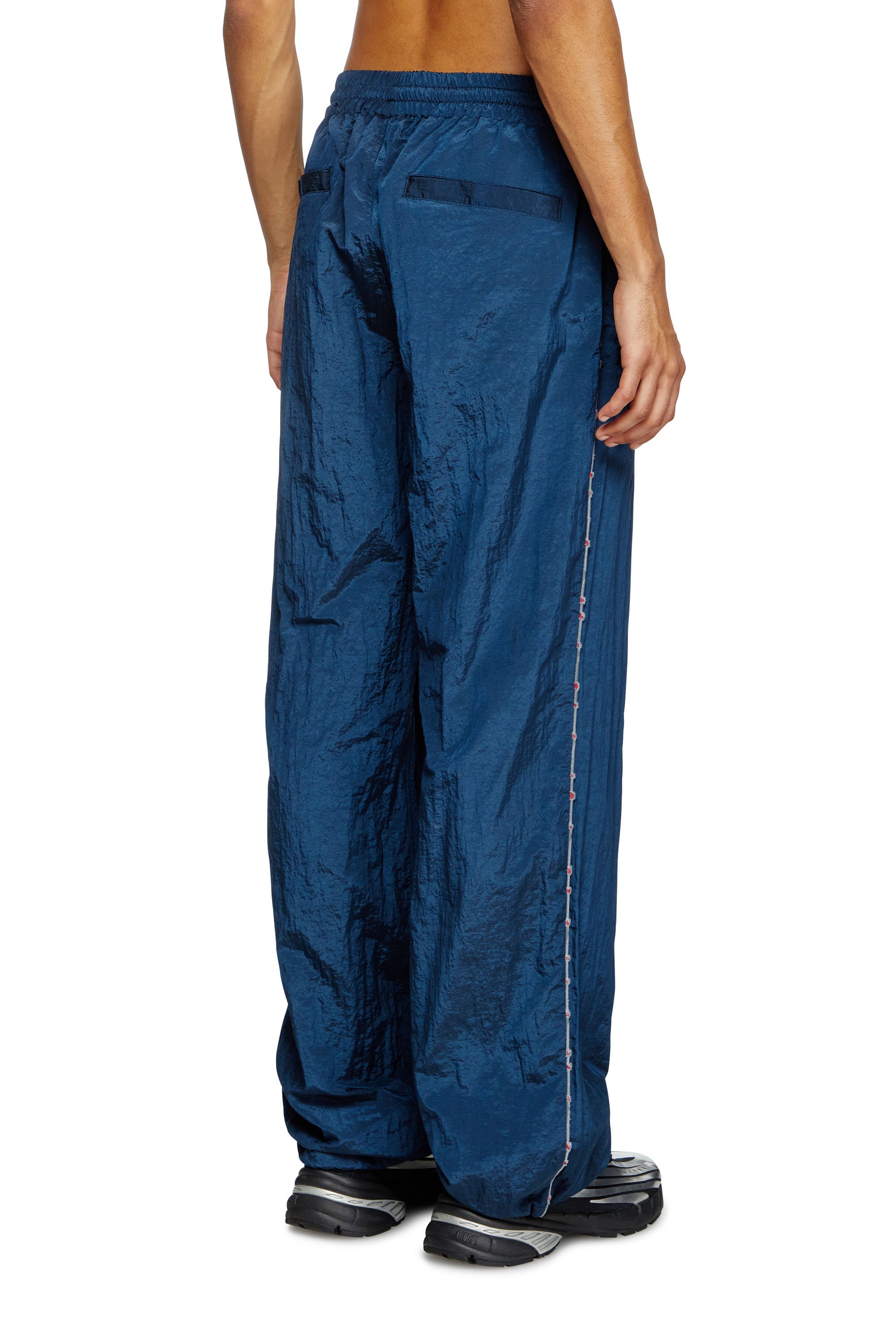 Diesel - P-ANTHEIT, Pantalones deportivos con ribetes desgastados Hombre in Azul marino - 2