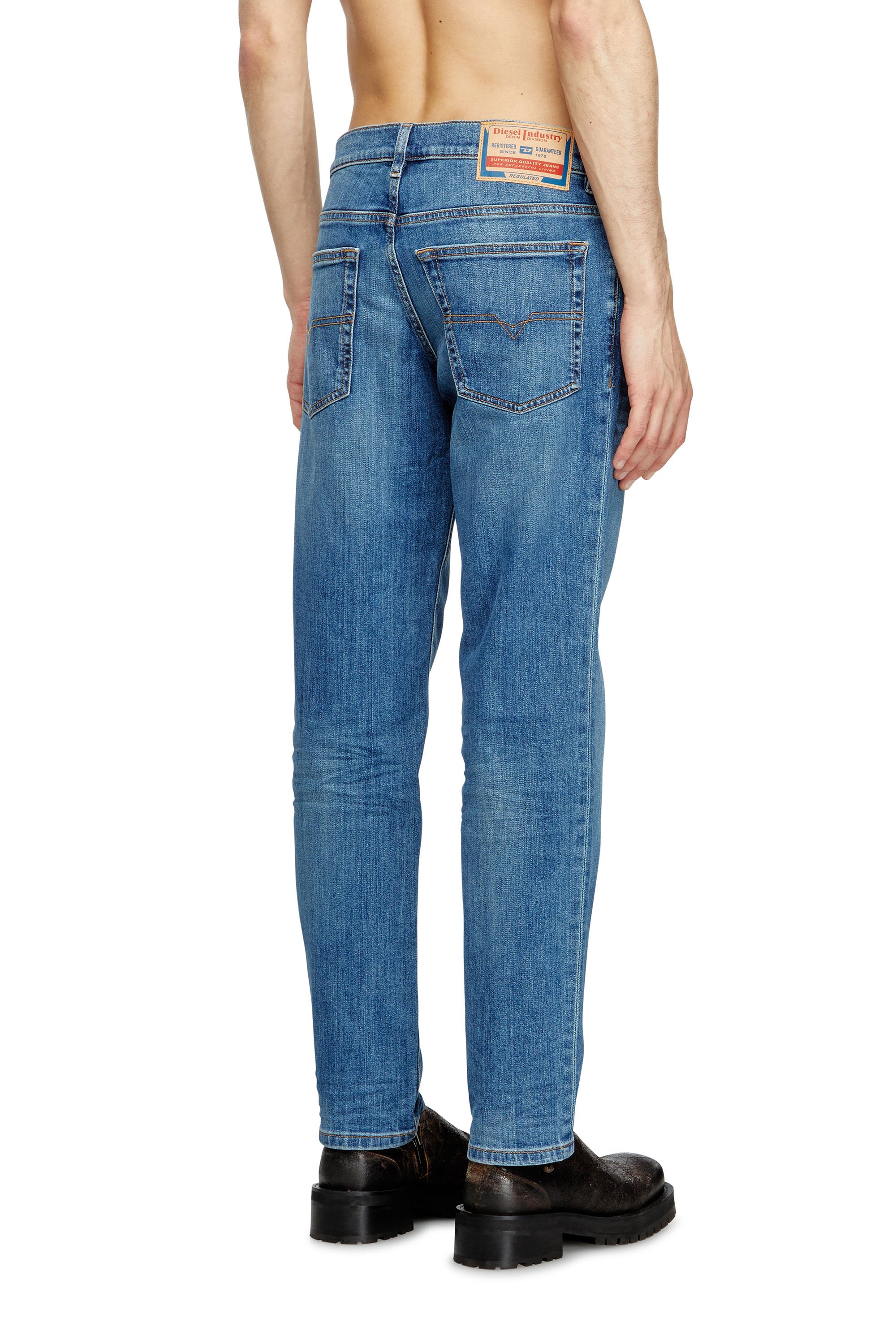 Diesel - Regular Jeans 2023 D-Finitive 0KIAL Hombre, Azul Claro - 4